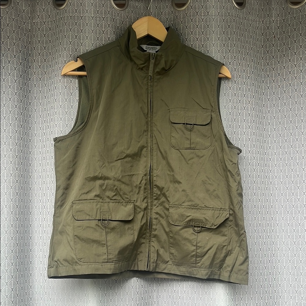 Northern Reflections Green Utility Vest for Outdoor Adventures